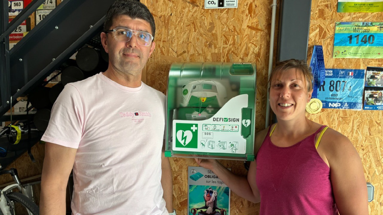 Medisol dona un desfibrilador al gimnasio de Bell&ecirc;me